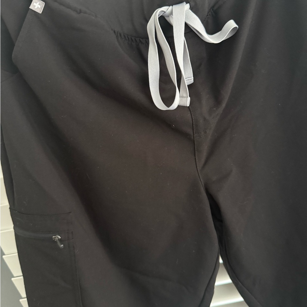 FIGS Black Scrub Jogger Pants - Picture 3 of 5